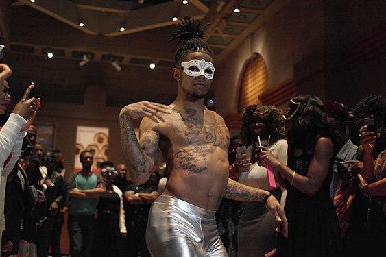Voguing Masquerade Ball (30471230845).jpg