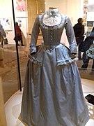 Marie-Antoinette 2006, Costume de voyage, exposition Marie-Antoinette Conciergerie 2019-2020.jpg