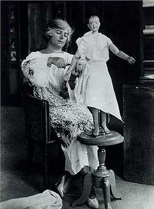 Madeleine Vionnet in her studio about 1920.jpg