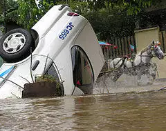 Flood 2007 - Taxi drowned.jpg
