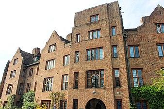 Fisher Building Queens' College Cambridge.jpg