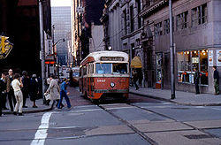 PCC 1647 op de combinatielijn 77.54 BLOOMFIELD in Downtown Pittsburgh.jpg
