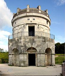 Front view - Mausoleum of Theodoric - Ravenna 2016 (2).jpg