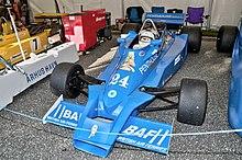 L18.34.10 - Formel 1 - 24 - Hesketh 308E, 1977 - Graham Williams - paddock - DSC 0628 Balancer (36986883421).jpg