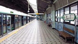 Seoul-metro-237-Dangsan-station-platform-20181121-090022.jpg
