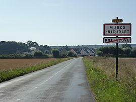 The road into Muncq-Nieurlet