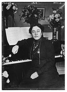 Zeisler at piano circa 1915