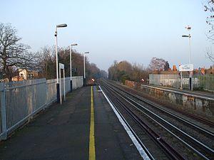 Thames Ditton stn look north3.JPG