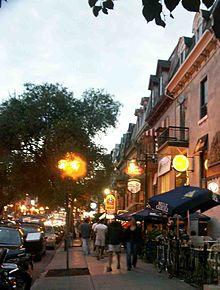 Rue Saint-Denis (quartier latin de Montréal) 2005-09-02.JPG