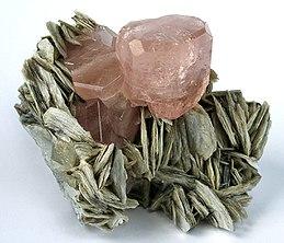 Fluorapatite-Muscovite-tuc8-098a.jpg