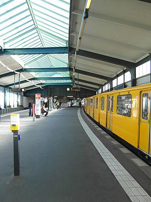 Berlin - U-Bahnhof Gleisdreieck - Linien U1, U2 (7184766120).jpg