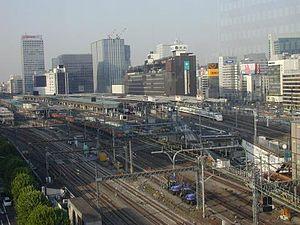 Tokyo-eki-from-above 2004-04-22.jpg