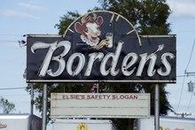 Classic "Elsie the Cow" advertising sign at a still-operating Borden's Dairy plant in Dallas, Texas LCCN2014633358.tif