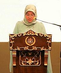 Tunku Azizah of Pahang (cropped) 4.jpg