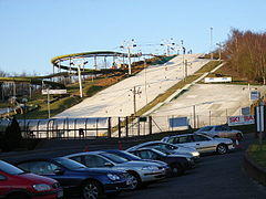 TheDrySkiSlopeBracknell(AndrewSmith)Jan2006.jpg