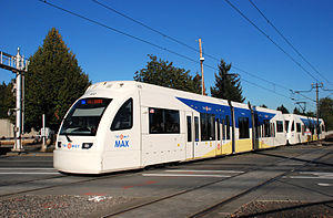 MAX Type 4 cars crossing 185th.JPG