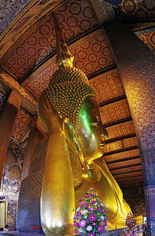 Bangkok Wat Pho reclining Buddha.jpg