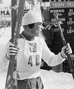 Sølvvinner Kalevi Laurila fra Finland etter 3-mila under VM på ski i Oslo 1966 (5476384612).jpg