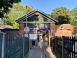 West Finchley station 2020.jpg