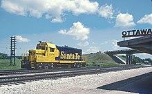 AT&SF GP9u 2281 in Ottawa, KS in June 1985. (29003016466).jpg