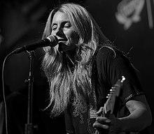 Blondfire 11 18 2015 -10 (22570744173) (cropped).jpg