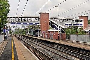 Footbridge, Cheadle Hulme railway station (geograph 4524333).jpg