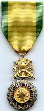 Medaille Militaire 5e Republique France.jpg