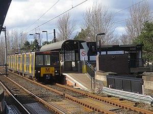 Bede Station, Tyne and Wear Metro (geograph 5714975).jpg