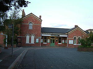 Edenbridge Town Station 21-09-04.JPG