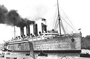 Mauretania,1907 on Tyne.JPG