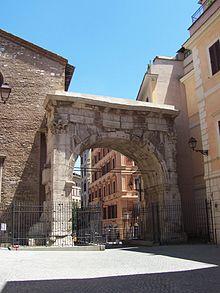 Arco di Gallieno o Porta Esquilina - lato interno - Panairjdde.jpg