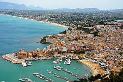 Castellammare del Golfo Harbour, Sicily.jpg