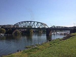 The eponymous bridge between the borough and adjoining Rochester.