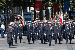 Ecole air flag guard Bastille Day 2008.jpg