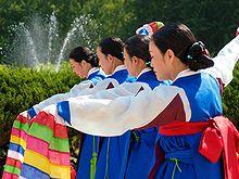 Korean sword dance-Jinju geommu-03.jpg