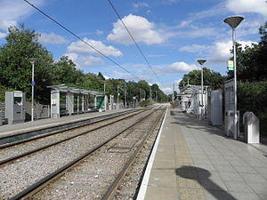 Mitcham tramstop look east 2012.JPG
