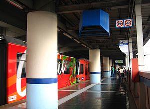 MRT-3 North Avenue Station Platform 1.jpg
