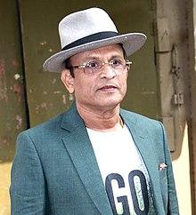 Annu Kapoor cap.jpg