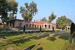 Edwardes College, Hostel Lawn.JPG