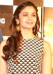 Alia Bhatt at 2 STATES trailer launch.jpg