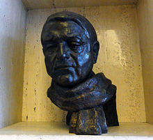 Colin St John Wilson bust.jpg