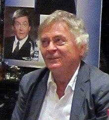 Actor-Daniel-Davis-at-a-Star-Trek-convention-in-Las-Vegas-(cropped).jpg