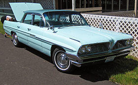 1961 Pontiac Star Chief Vista HT front.jpg