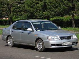 1998 Nissan Bluebird 01.jpg
