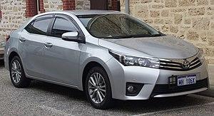 2013-2016 Toyota Corolla (ZRE172R) SX sedan (2018-09-17) 01.jpg