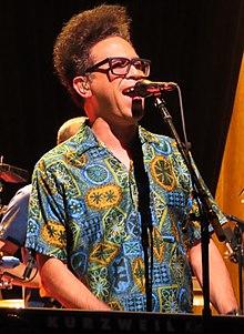 Sahanaja performing with Brian Wilson, 2019