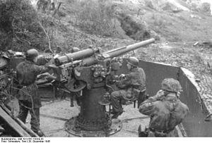Bundesarchiv Bild 101I-567-1503E-20, San Felice, Inspektion von Fallschirmtruppen.jpg