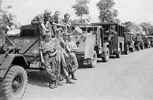 COLLECTIE TROPENMUSEUM Militaire kolonne tijdens de eerste politionele actie TMnr 10029134.jpg