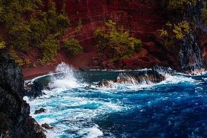 Red sand ocean bay (Unsplash zNxlvCZhHNA).jpg