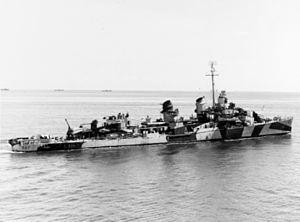USS Ammen (DD-527) underway off Leyte in October 1944.jpg